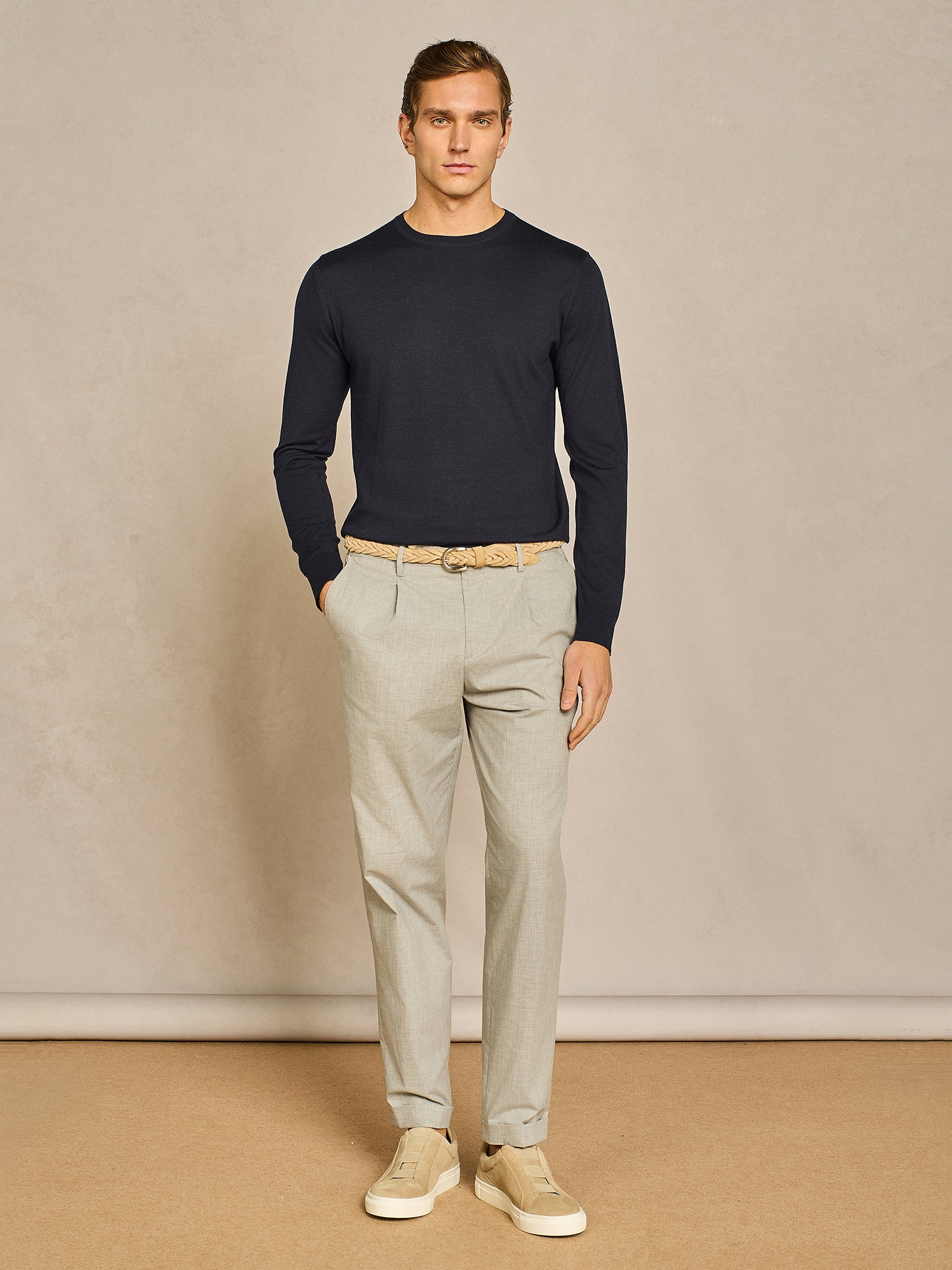 BLUE ROUND NECK KNITTED SWEATER
