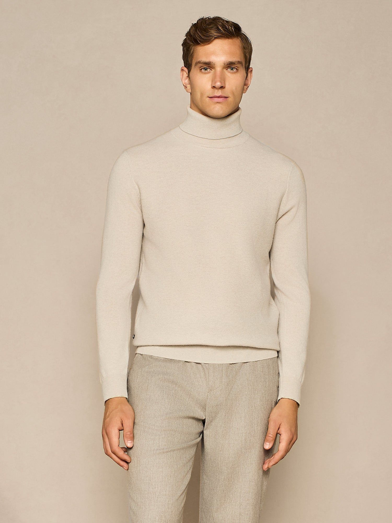 BUTTER NEST STITCHING TURTLENECK