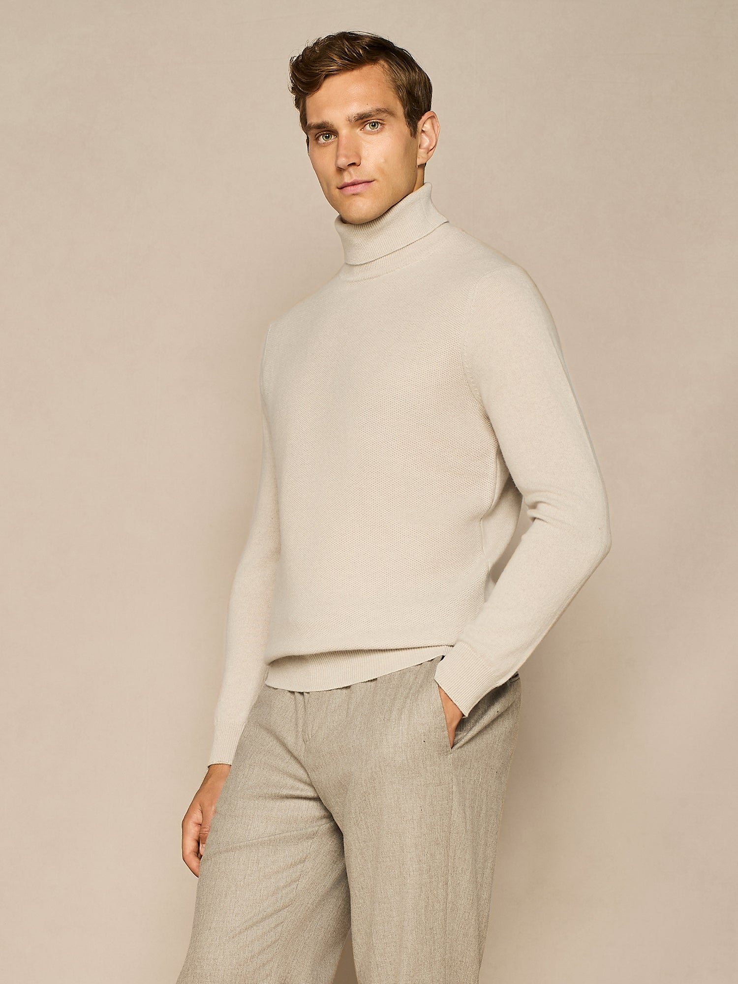 BUTTER NEST STITCHING TURTLENECK