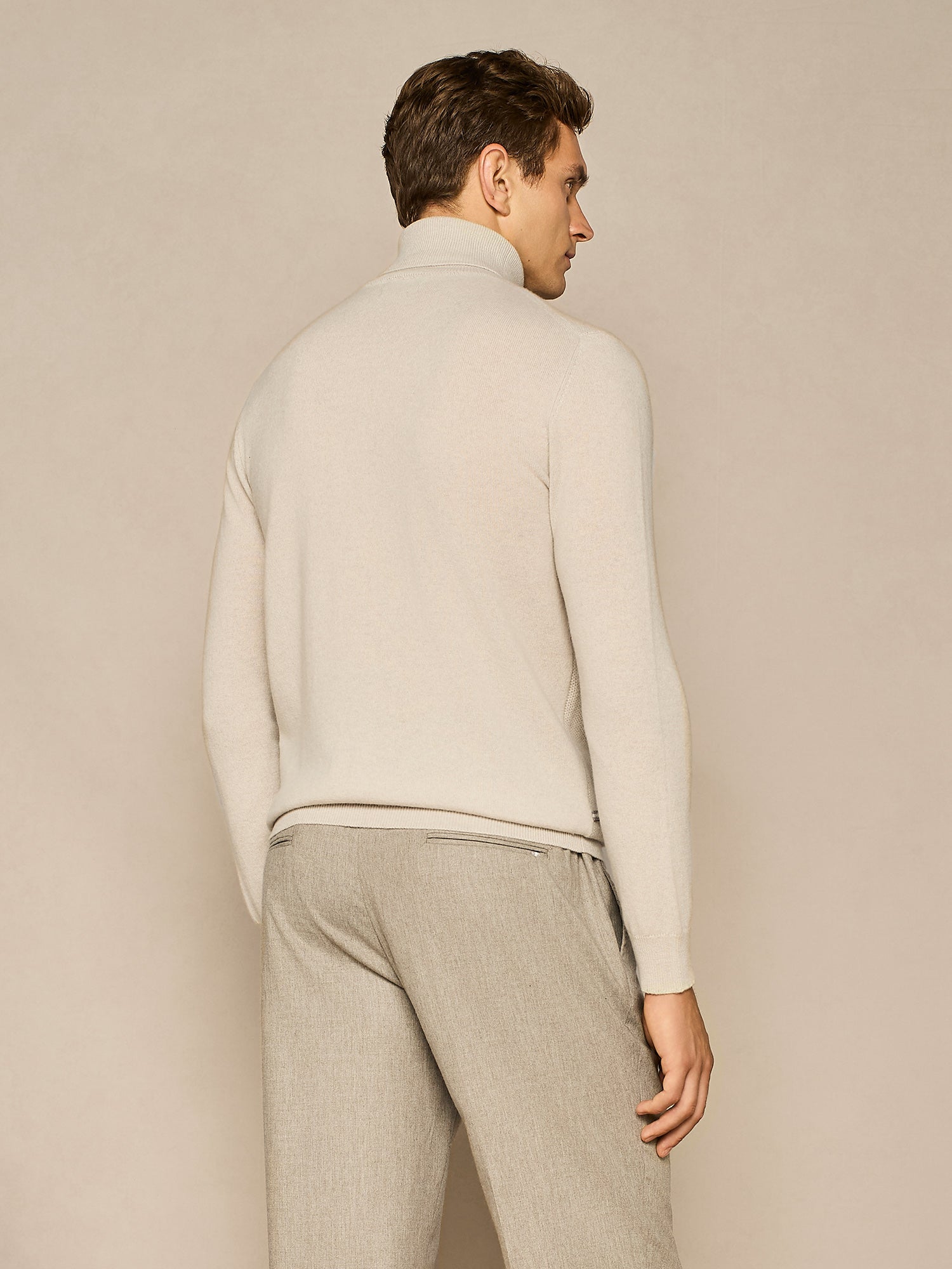 BUTTER NEST STITCHING TURTLENECK