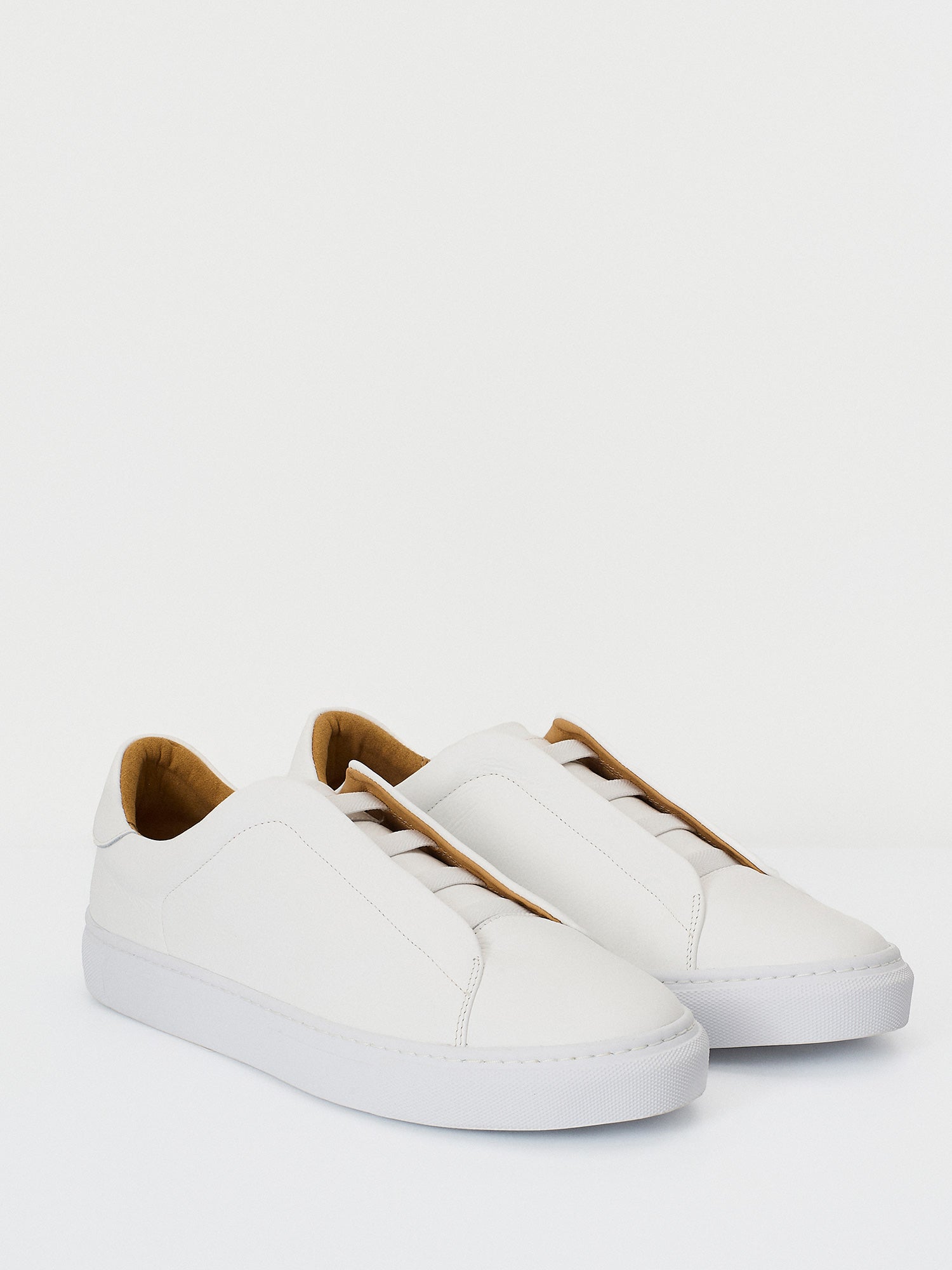 Sneaker in tumbled leather