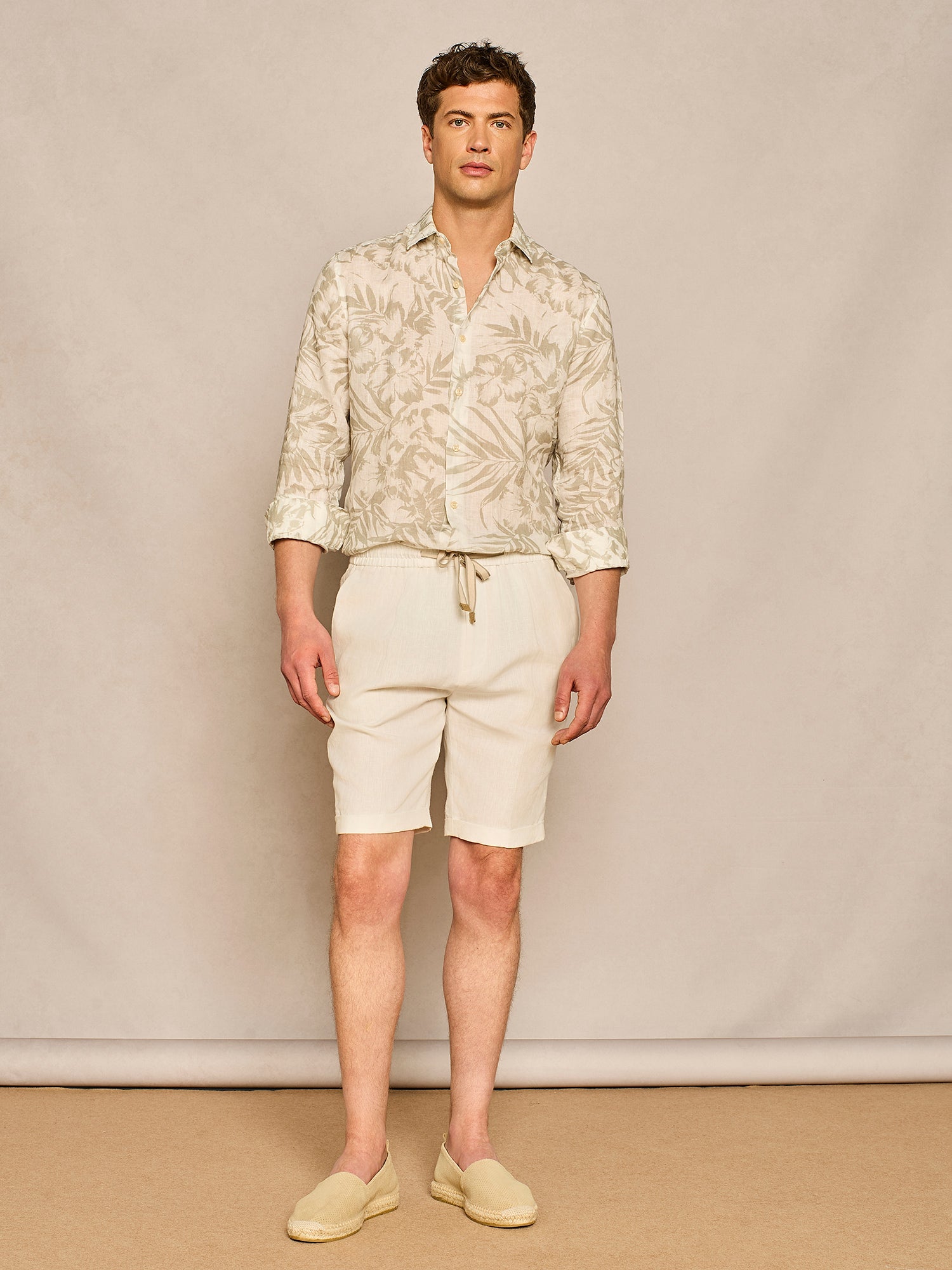 BERMUDA JOGGER CON LACCIO IN LINO BIANCO