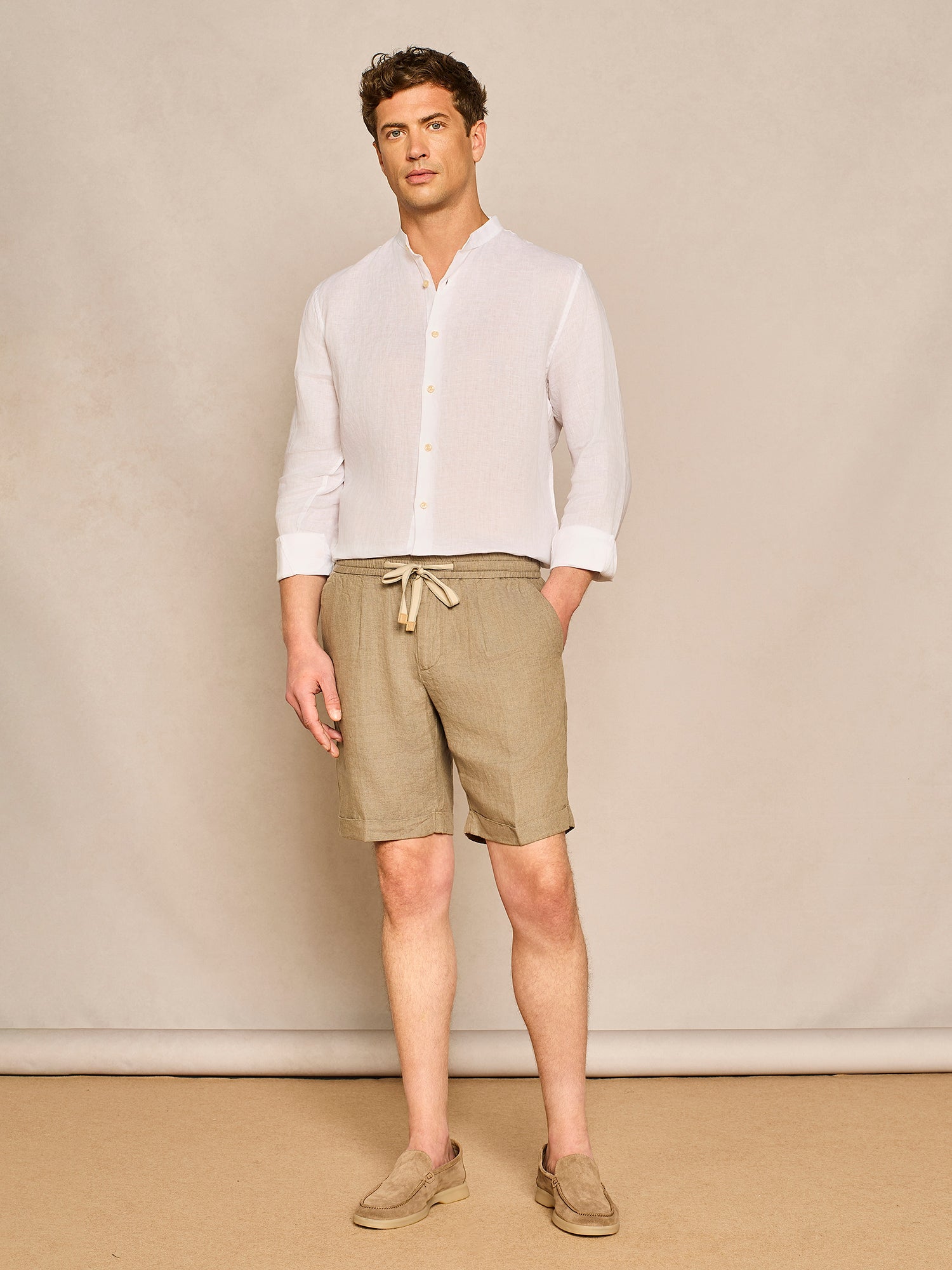 BERMUDA JOGGER CON LACCIO IN LINO TAUPE CHIARO