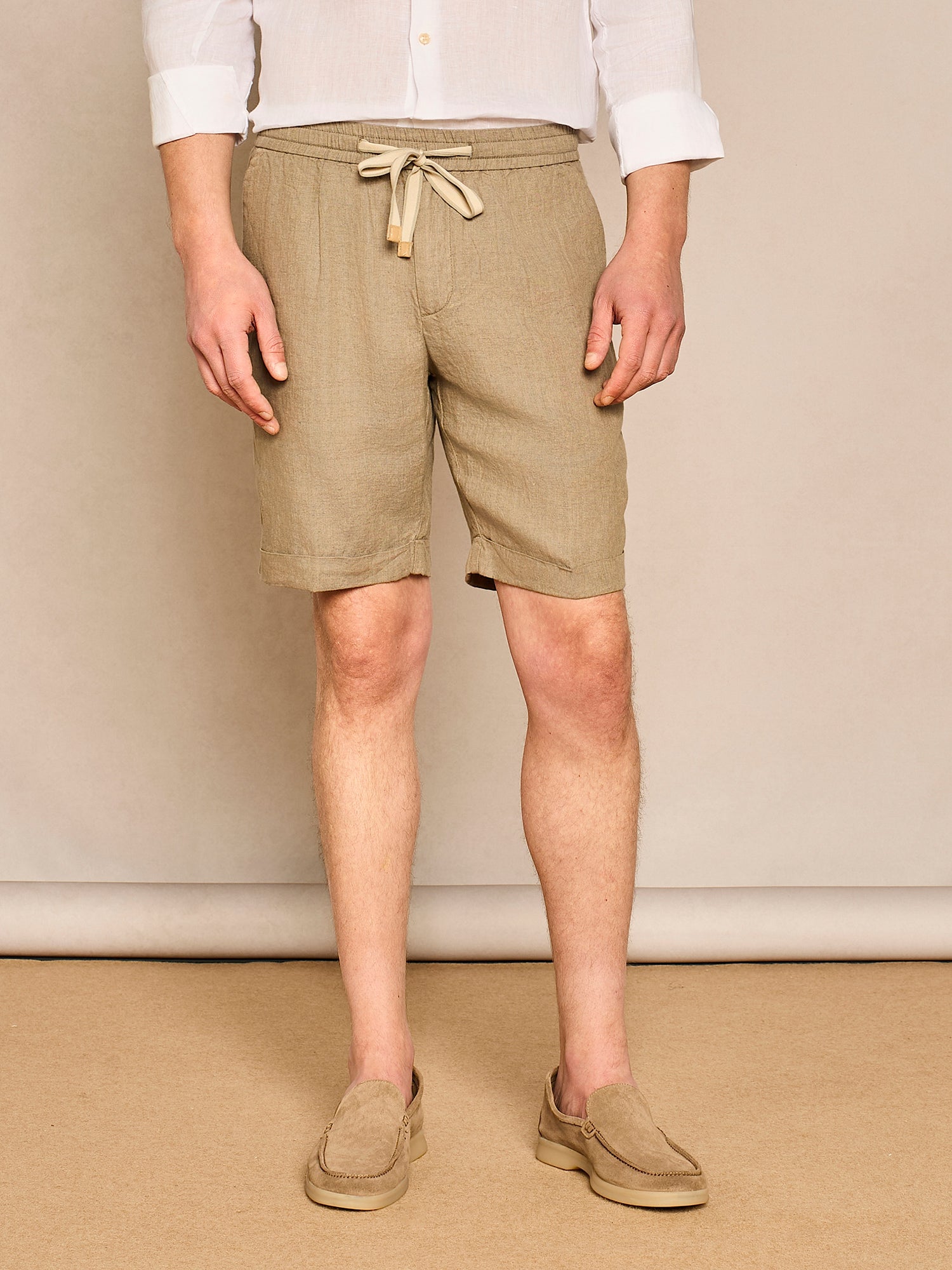 BERMUDA JOGGER CON LACCIO IN LINO TAUPE CHIARO