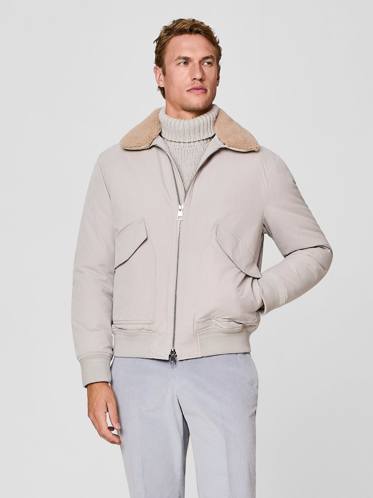 Bomber aviatore con collo in eco shearling burro