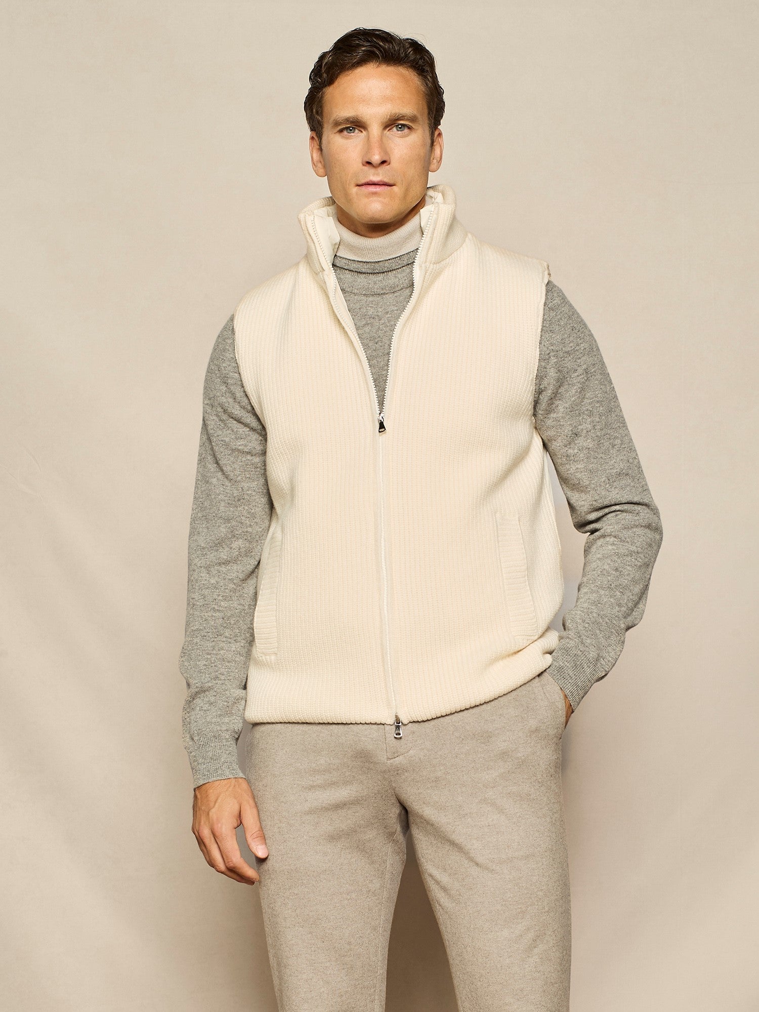 SMANICATO IN NYLON E MAGLIA BIANCO