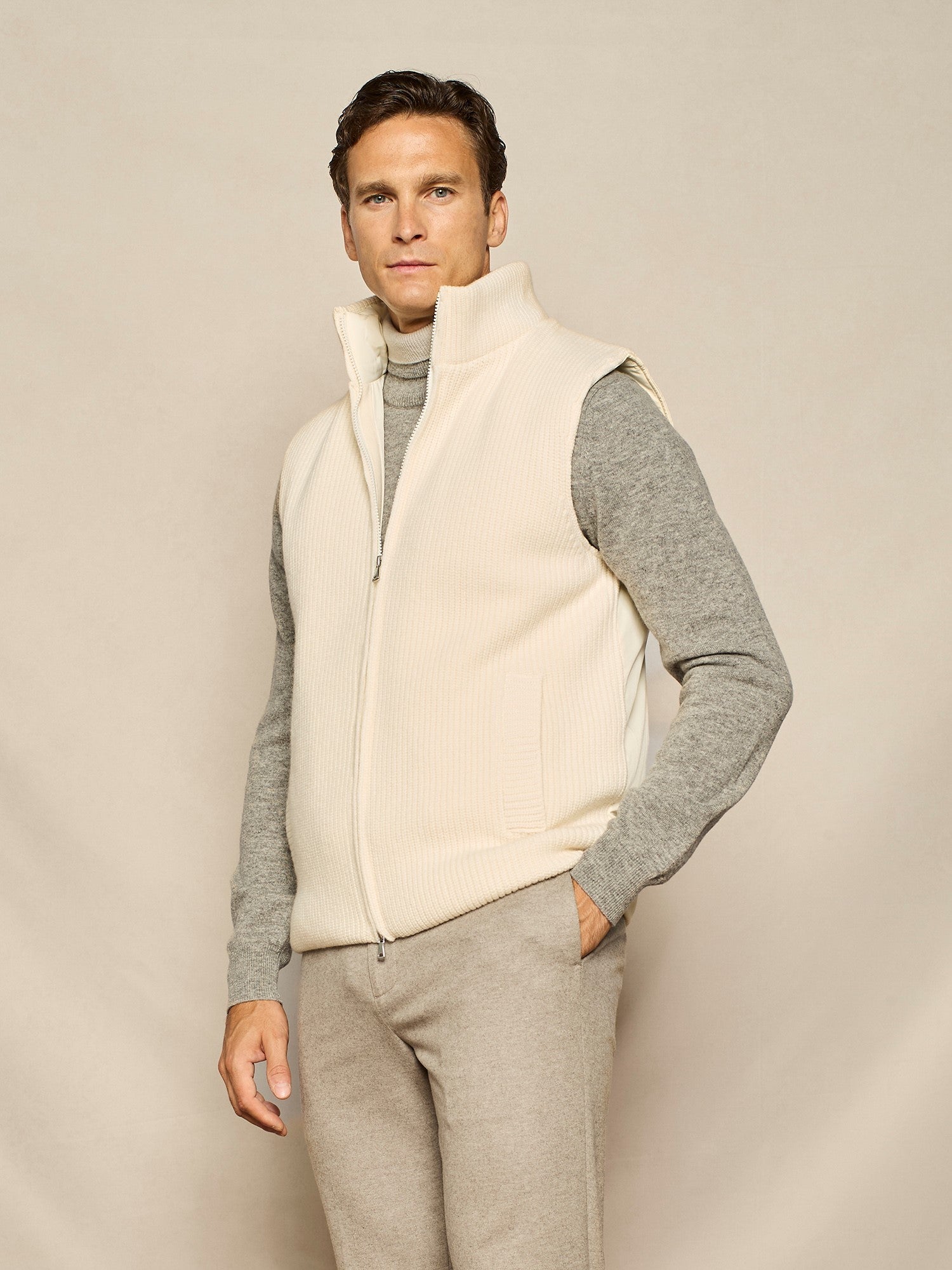 SMANICATO IN NYLON E MAGLIA BIANCO
