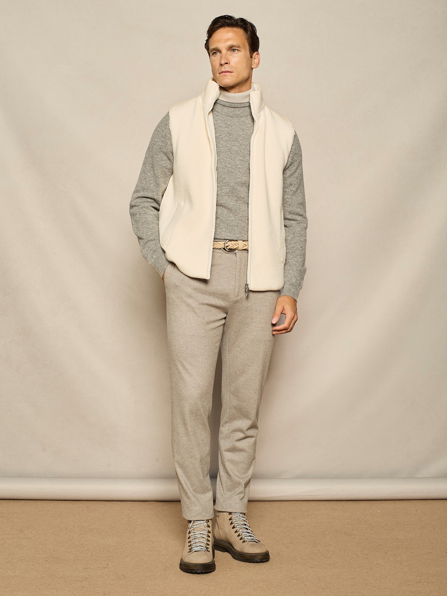 SMANICATO IN NYLON E MAGLIA BIANCO