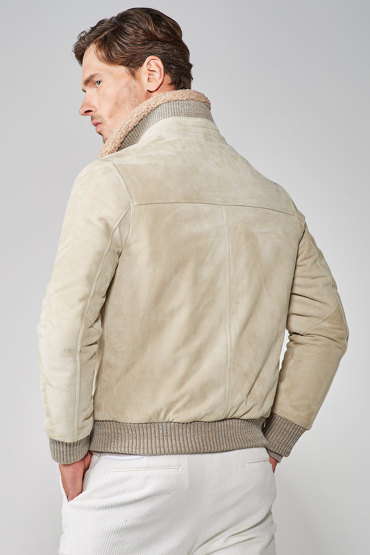 GIUBBINO IN VERO CAMOSCIO CON COLLO IN MONTONE BEIGE