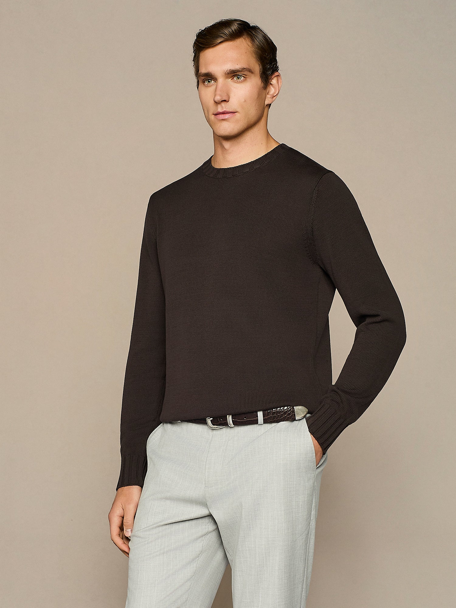 DARK BROWN KNITTED ROUND NECK