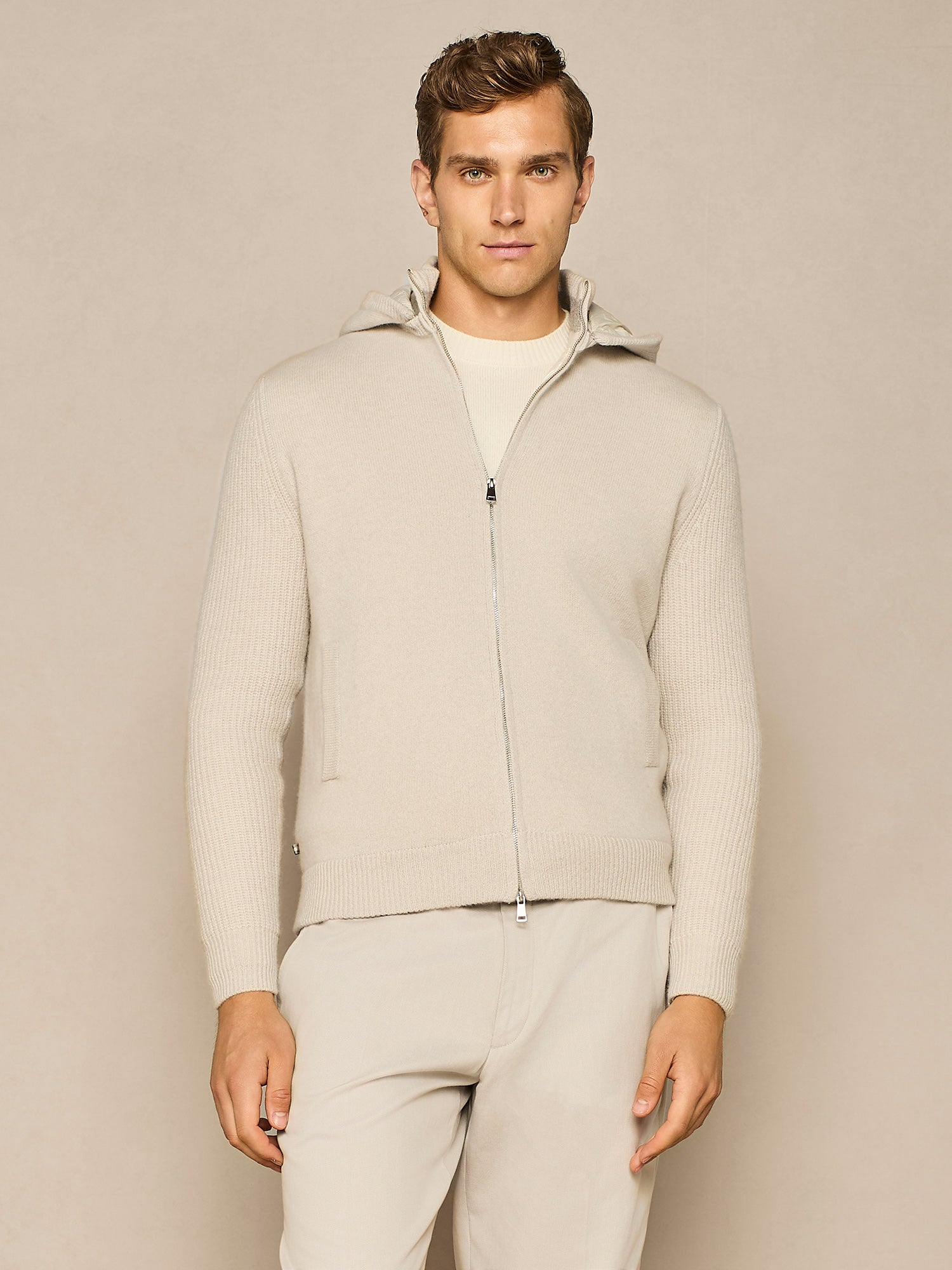 BUTTER ZIPPED SWEATER WITH DETATCHABLE HOOD 