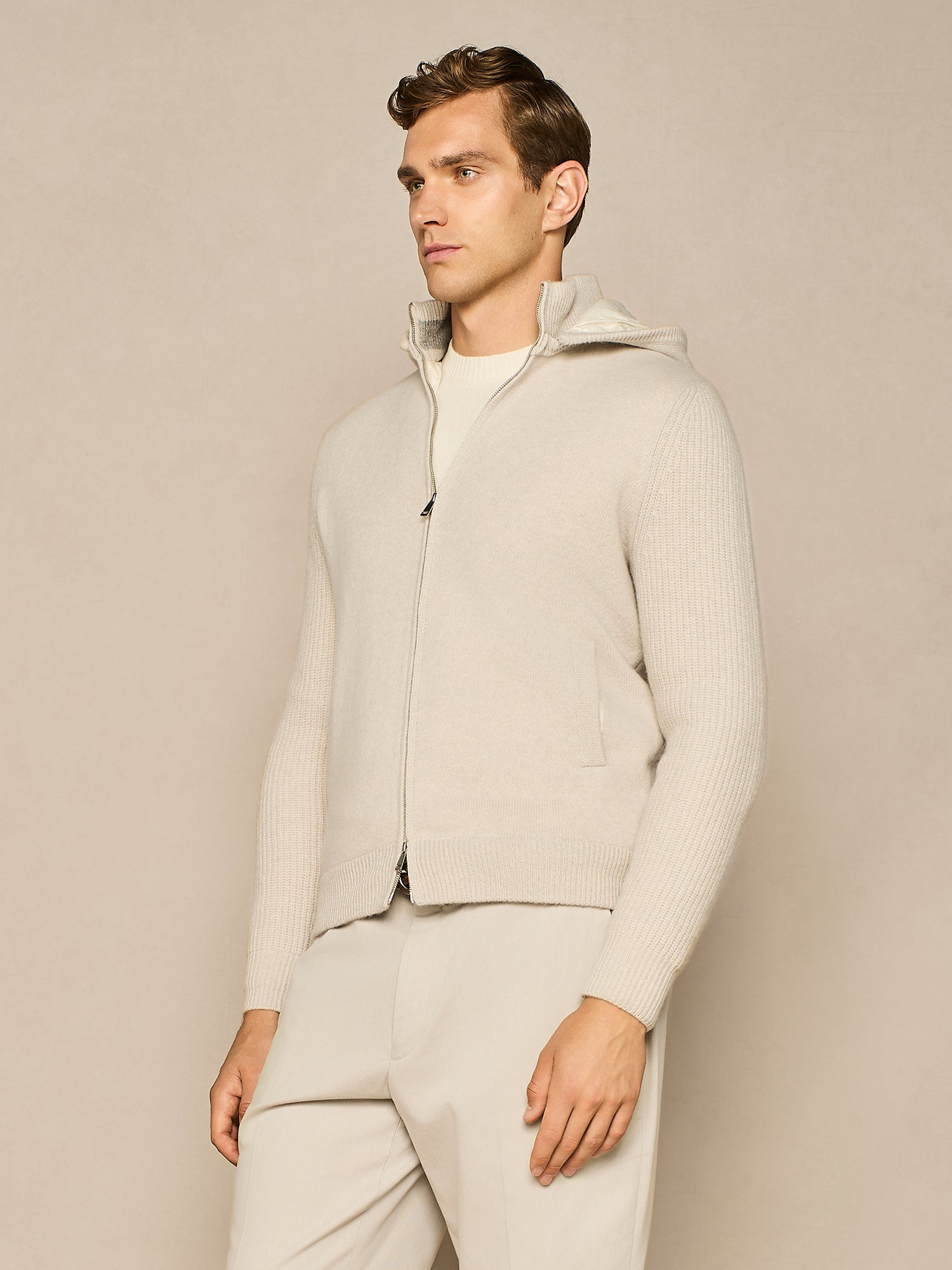 BUTTER ZIPPED SWEATER WITH DETATCHABLE HOOD 