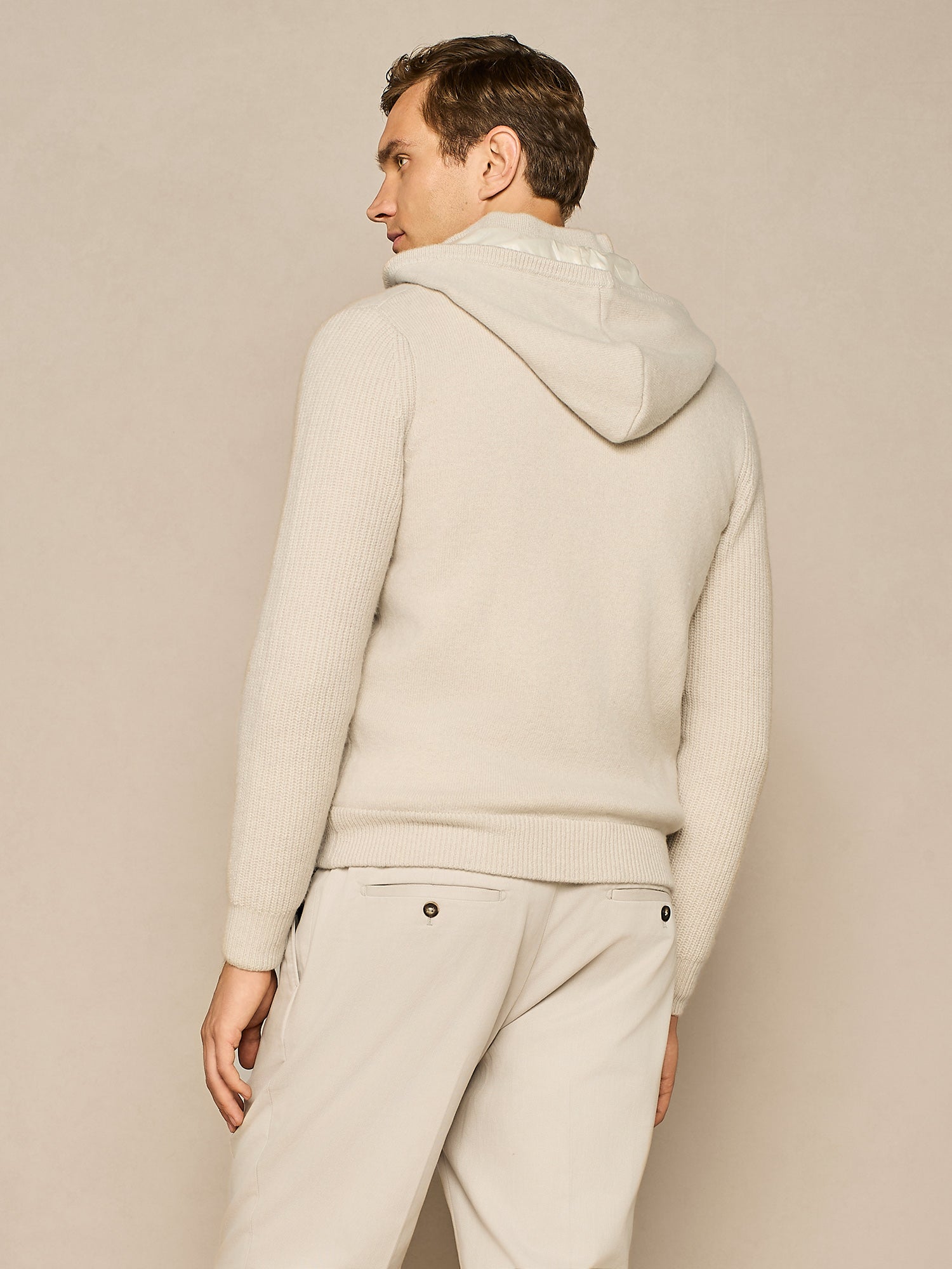 BUTTER ZIPPED SWEATER WITH DETATCHABLE HOOD 