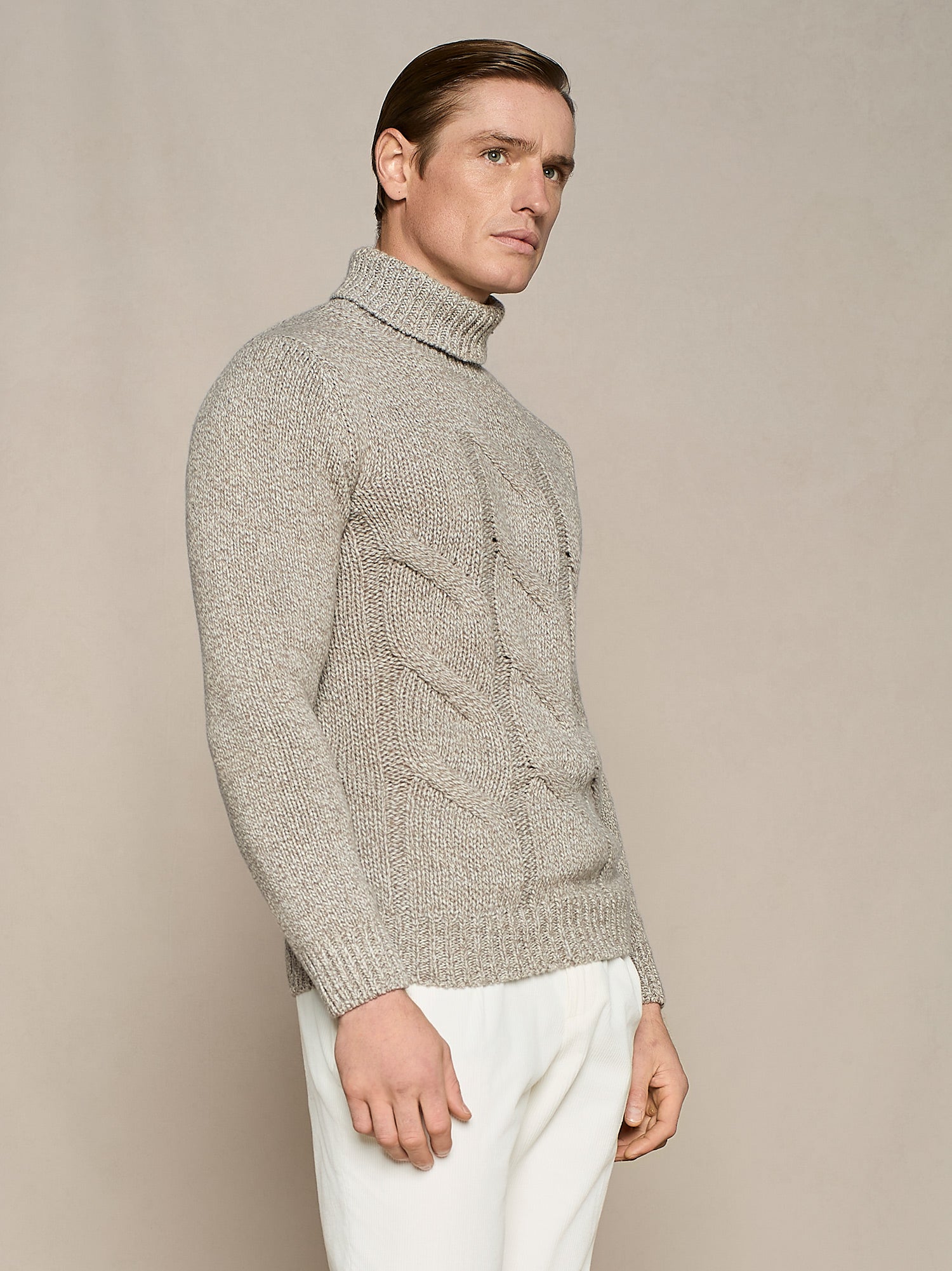 DOLCEVITA PREMIUM IN PURO CASHMERE CON TRECCE LIGHT TAUPE