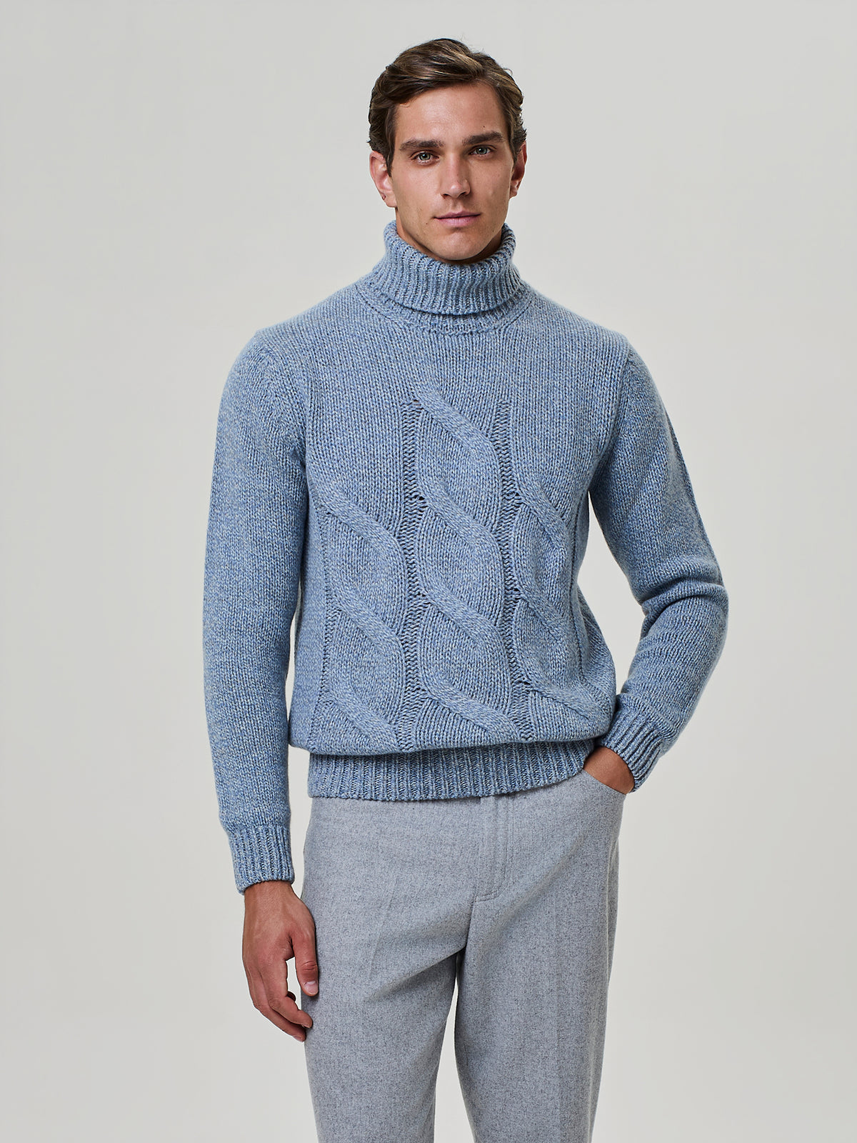 DOLCEVITA PREMIUM IN PURO CASHMERE CON TRECCE LIGHT BLUE