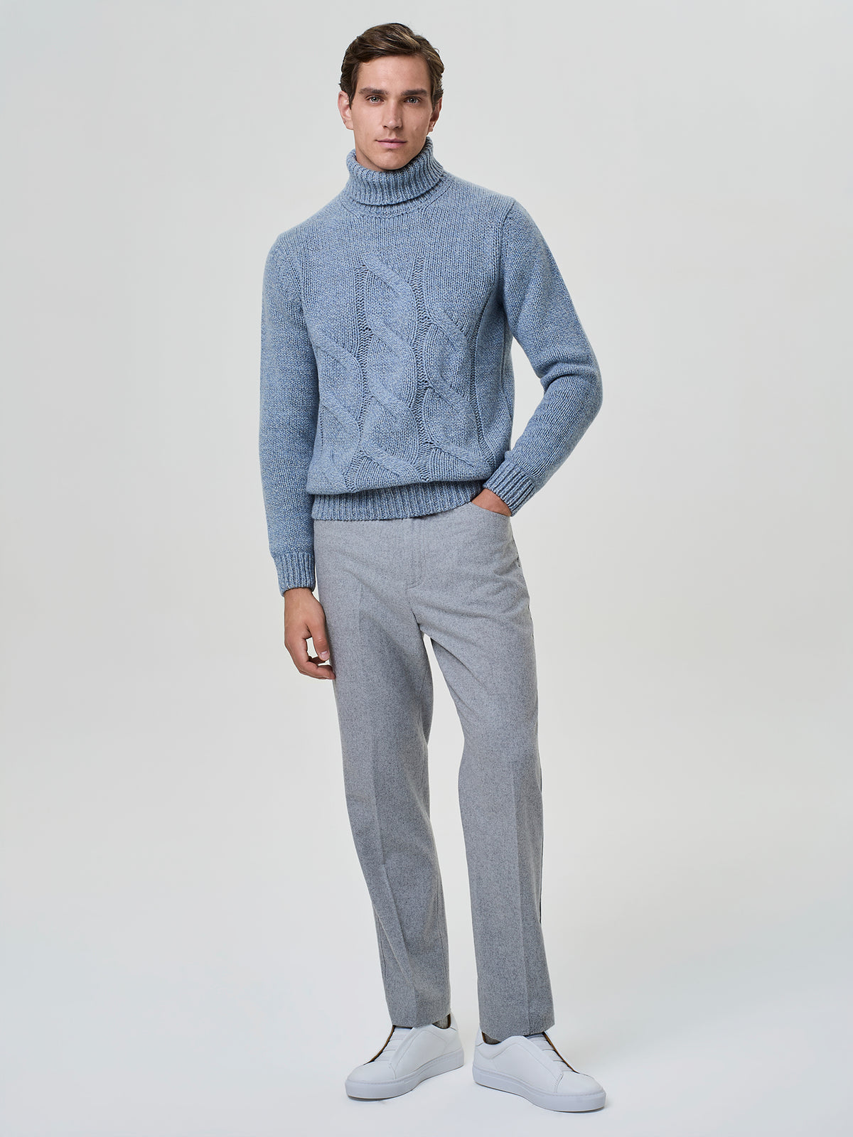 DOLCEVITA PREMIUM IN PURO CASHMERE CON TRECCE LIGHT BLUE