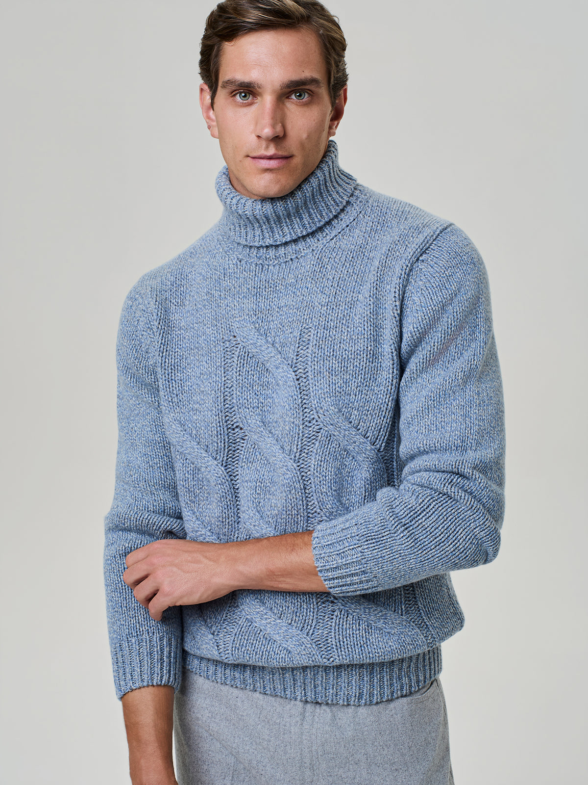 DOLCEVITA PREMIUM IN PURO CASHMERE CON TRECCE LIGHT BLUE