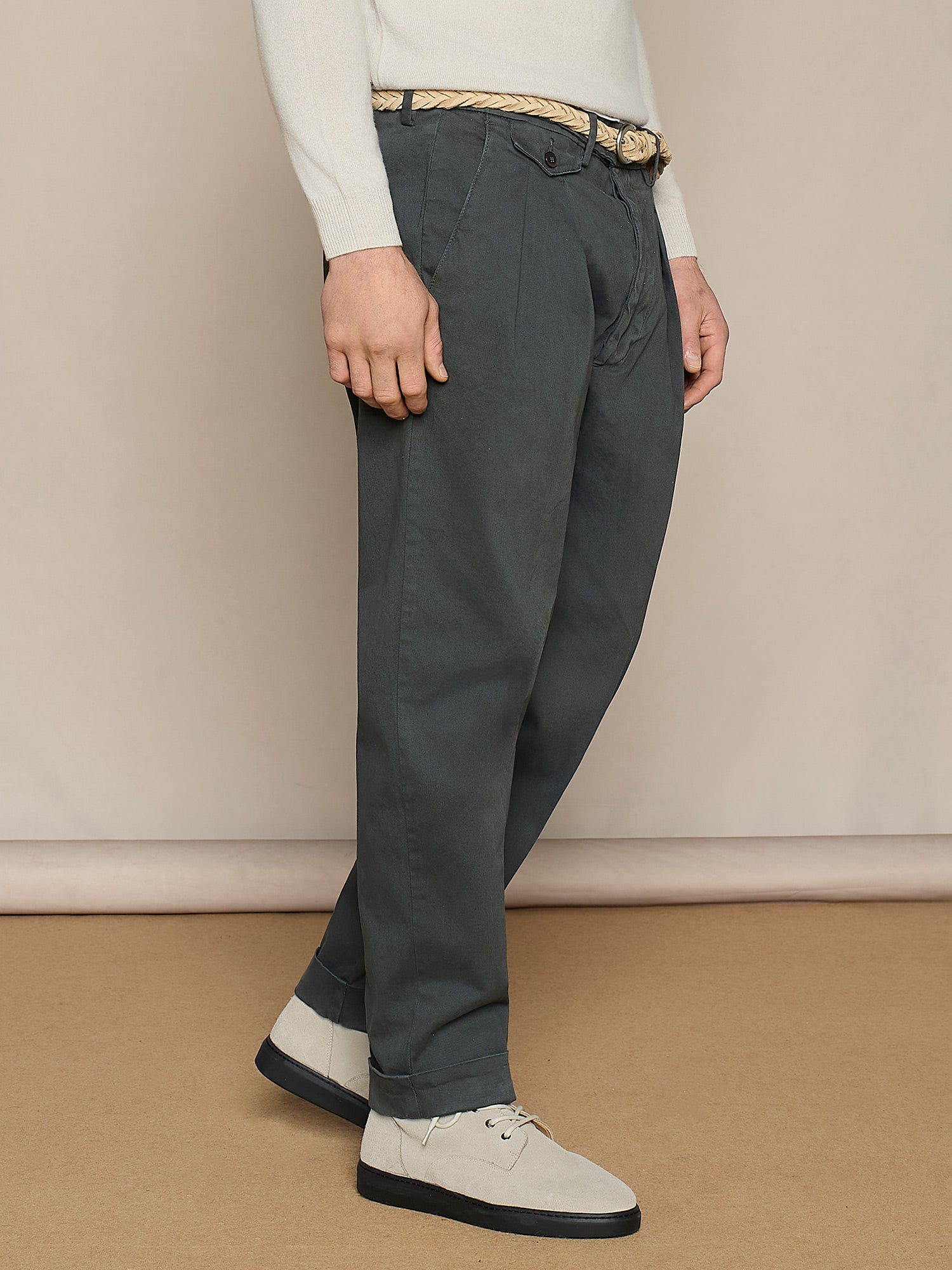 PANTALONE CON DOPPIA PINCES IN GABARDINA GRIGIO SCURO