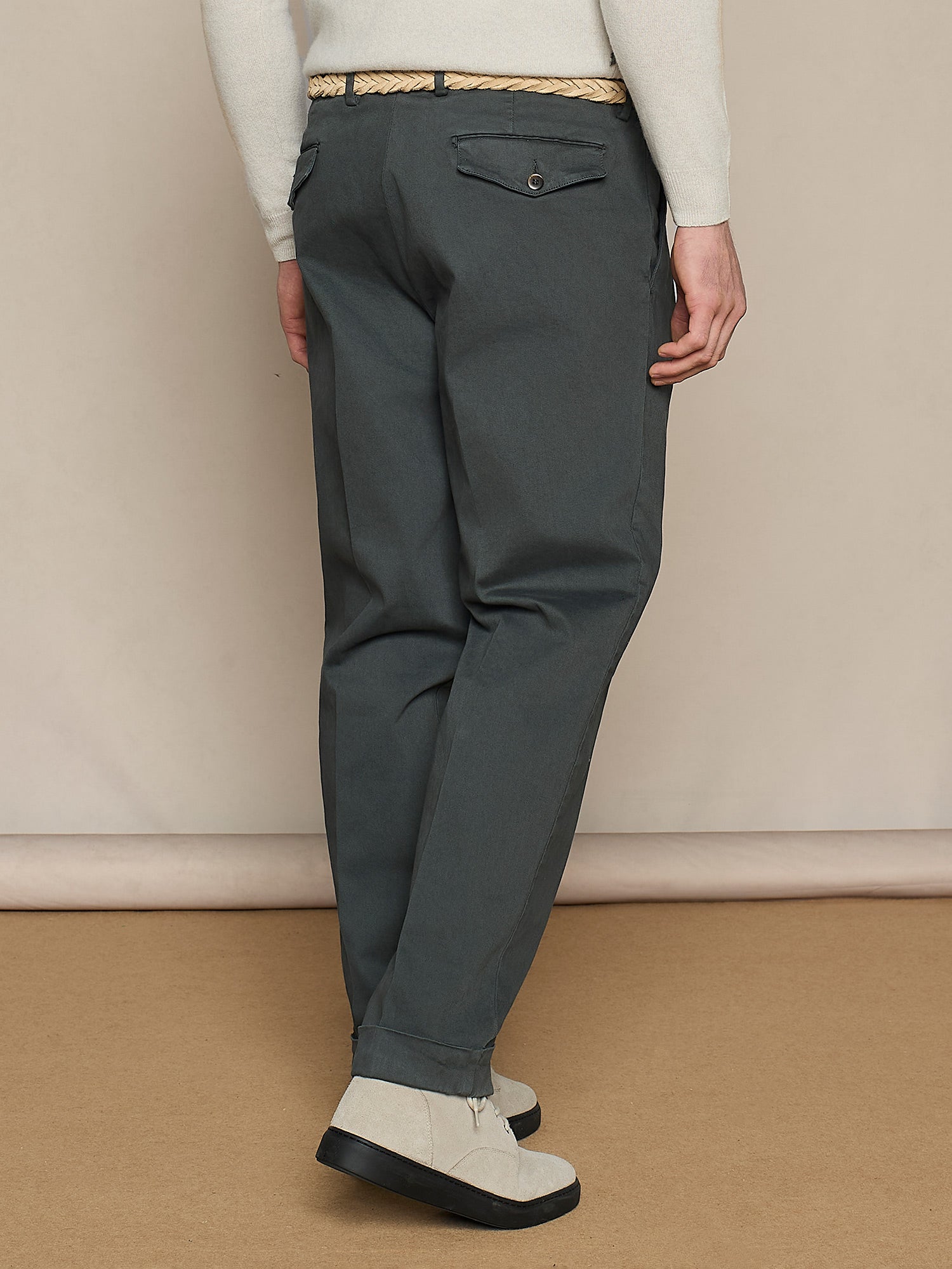 PANTALONE CON DOPPIA PINCES IN GABARDINA GRIGIO SCURO
