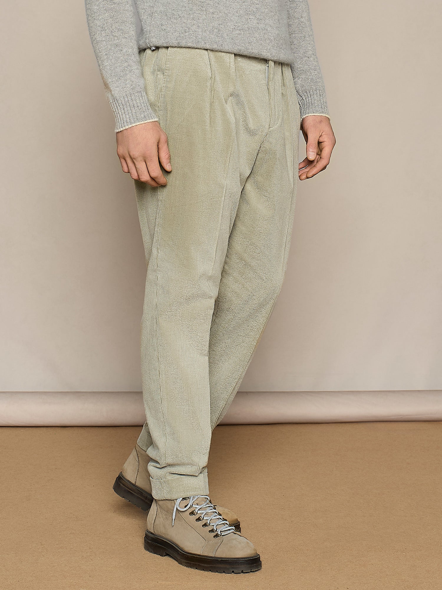 PANTALONE WIDE FIT CON DOPPIA PINCES IN VELLUTO VERDE