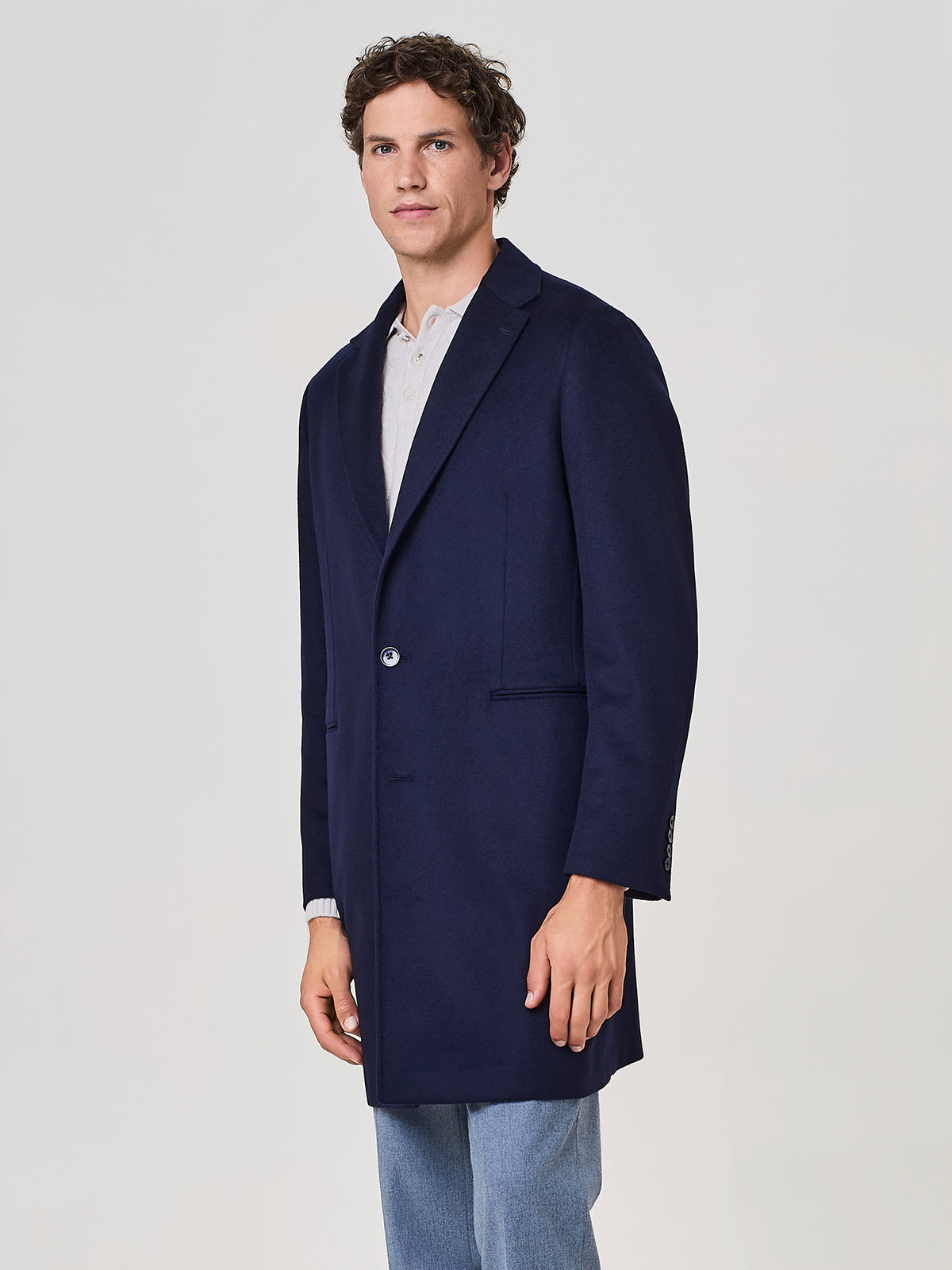 Cappotto uomo blu in cashmere con chiusura monopetto e linea sartoriale, Paul Taylor
