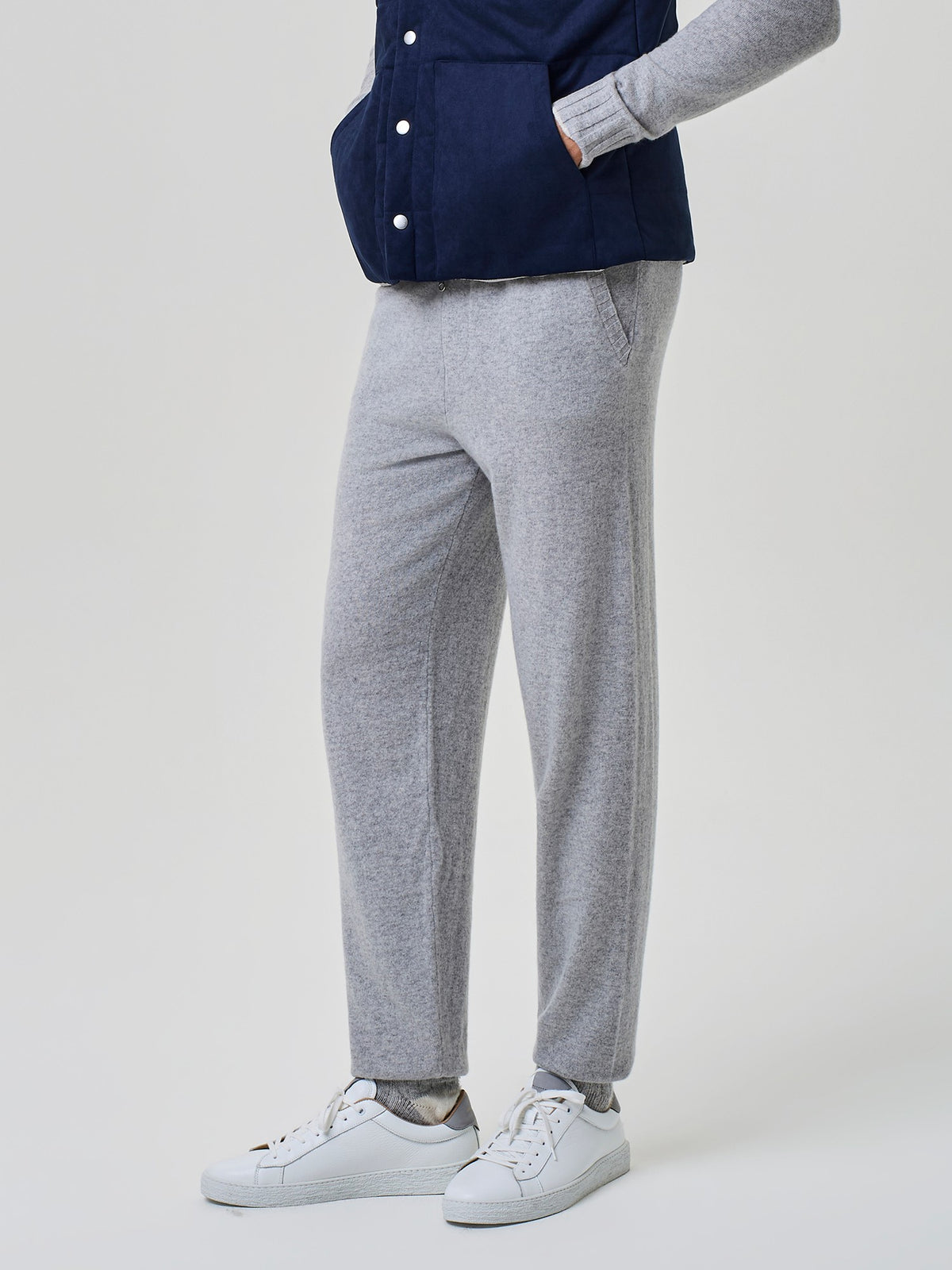 Jogger in cashmere grigio chiaro melange