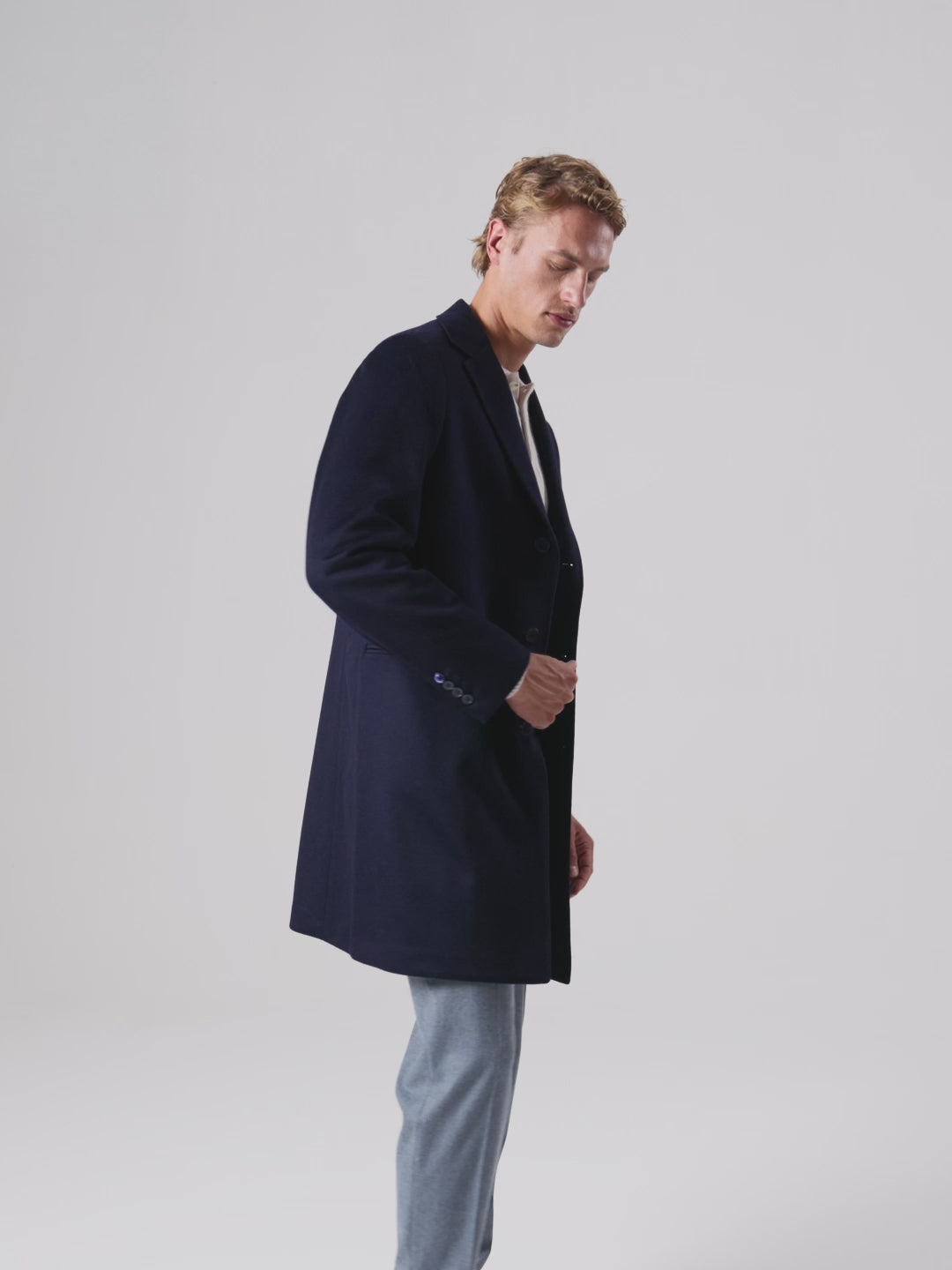 Cappotto monopetto blu in cashmere, elegante e versatile per la stagione fredda, Paul Taylor